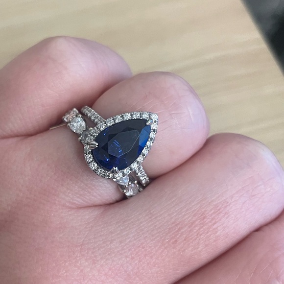 Sapphire and diamond pear engagement ring. Size 8 - Picture 9 of 9